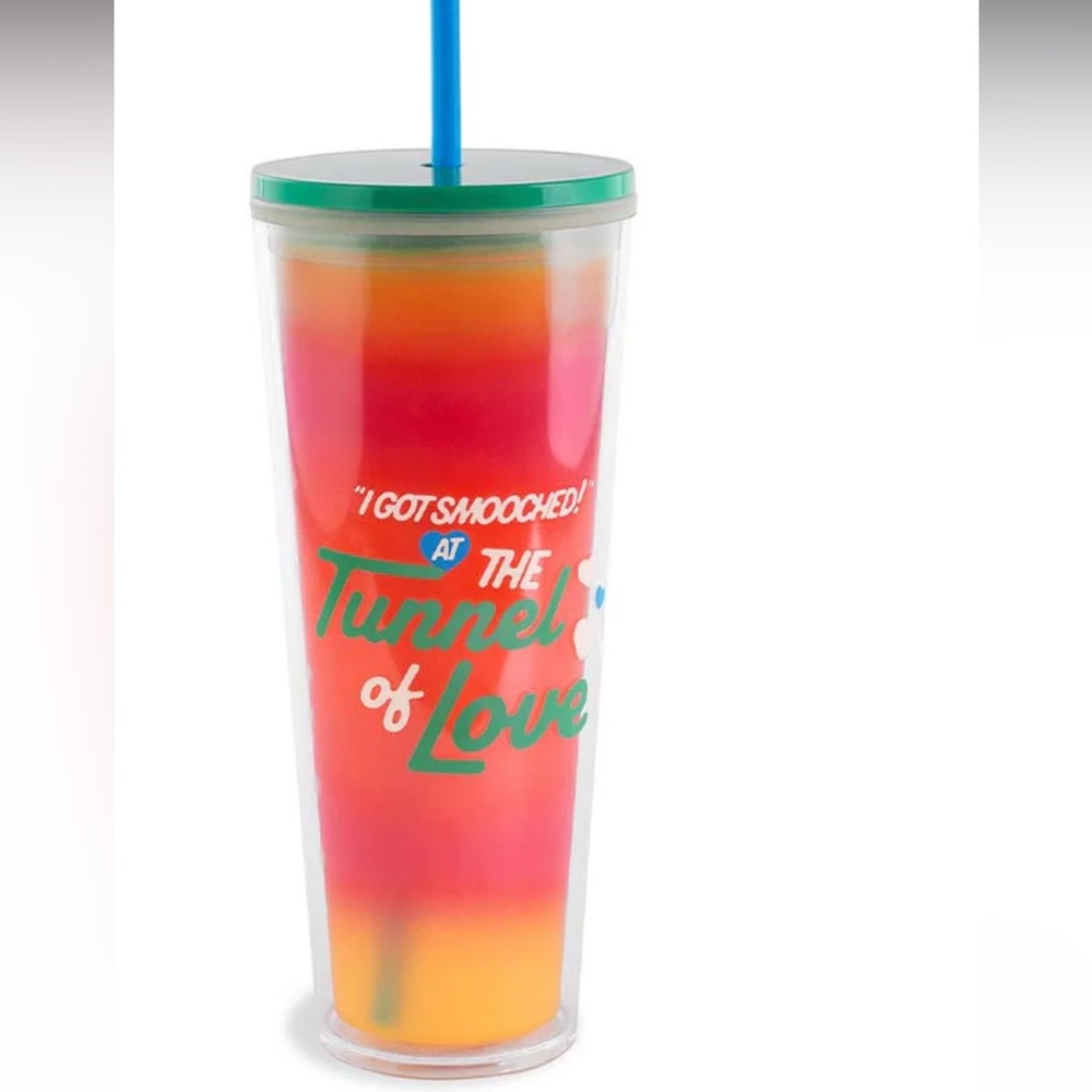 New COLOR CHANGING SIP SIP TUMBLER WITH STRAW - TUNNEL OF LOVE